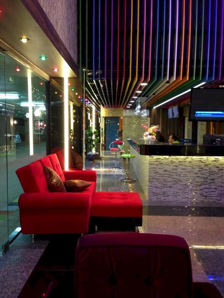 The Breton Hotel Media Banguecoque Exterior foto