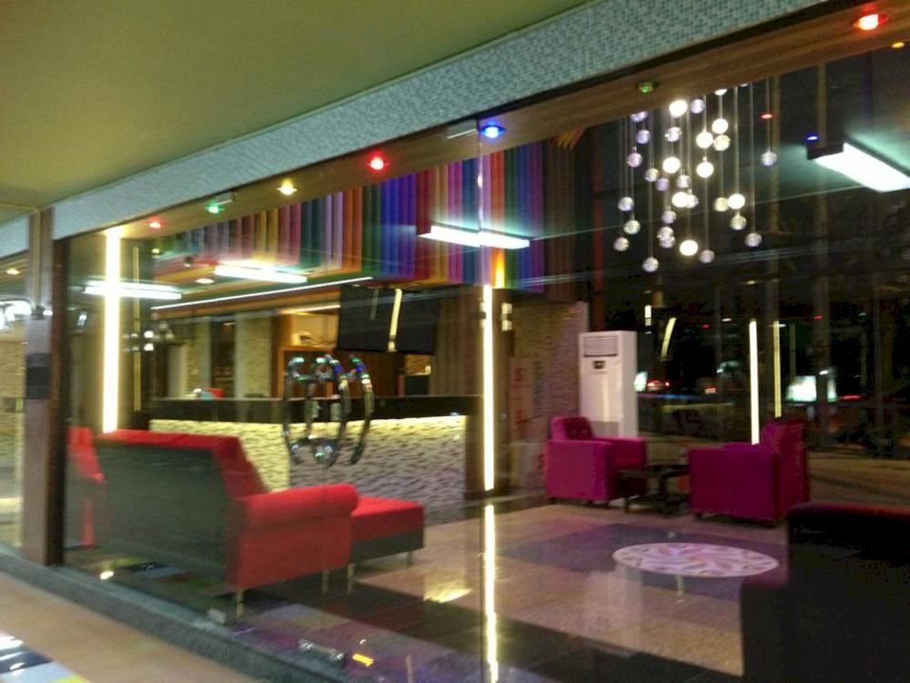 The Breton Hotel Media Banguecoque Exterior foto