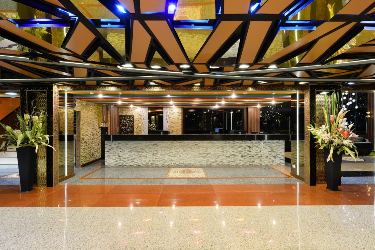The Breton Hotel Media Banguecoque Exterior foto